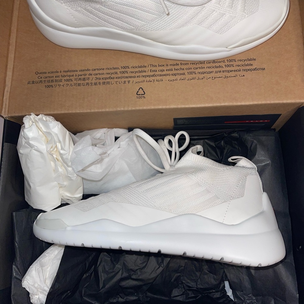 Sneakers brand new